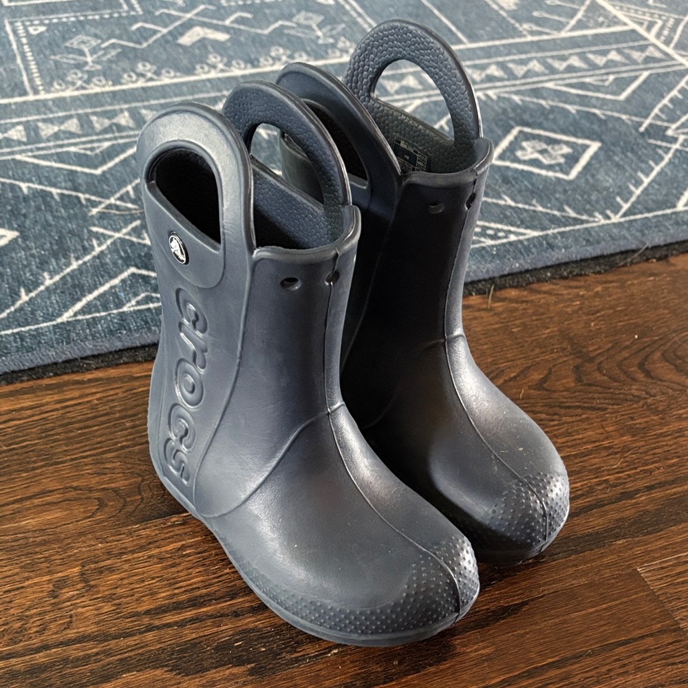 Crocs Kids' Navy Rain Boots excellent condition.